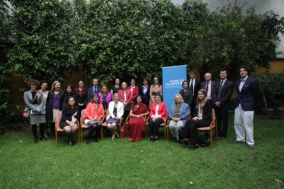 Sra. Lakshmi Puri, Sra. Ana Güezmes y representantes de  embajadas de países donantes de ONU Mujeres. (Foto: ONU Mujeres/Alfredo Guerrero)